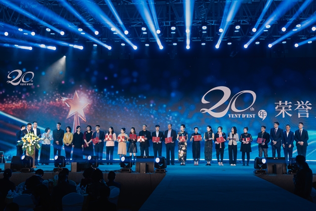 “相约万代”--万代股份二十周年庆典顺利举行(图5) HN406196.jpg